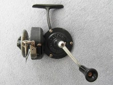 pêche ancien moulinet PEZON et MICHEL  LUXOR   noir