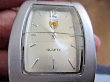 MONTRE  A QUARTZ  FONCTIONNE PILE NEUVE AVEC LE LOGO FERRARI