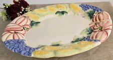 ?Grand plat ovale barbotine motifs fruits et légumes relief 