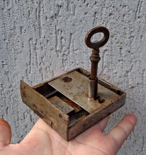 ANCIENNE SERRURE AVEC SA CLE