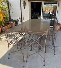 Table fer forgé de grande taille avec ses 10 chaises
