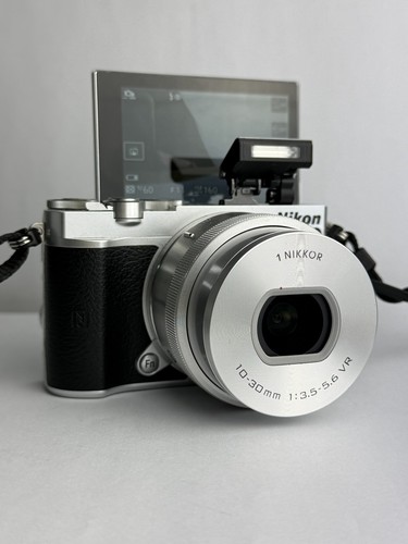 Nikon silver 20mp 4k - j5, lens