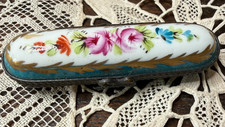 PETITE BOITE EN PORCELAINE DE
