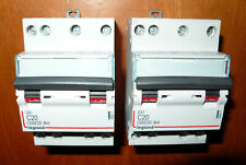 DISJONCTEUR  TETRAPOLAIRE 20A