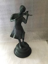 Statuette bronze fille au violon 23 cm, 940 gr. en très bon état.
