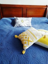 Meubles : lit 1m40 merisier massif, matelas, sommier et chevet assorti