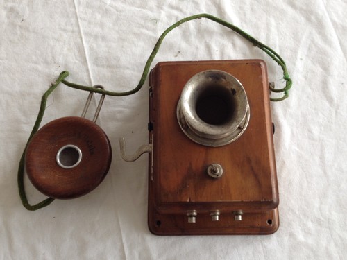 Ancien téléphone bois - téléphone, en