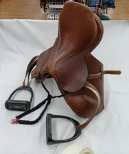 Jeu d'étriers de selle de