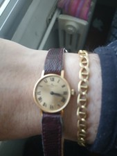 une montre en or BAUME et