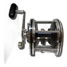 Moulinet conventionnel DAIWA ST-300 2179