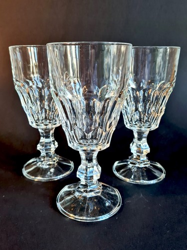 Grands verres pied - 12,
