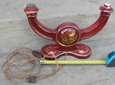 F1 pied de lampe en faïence rouge lie de vin 2 branches signée DAP motifs dorés