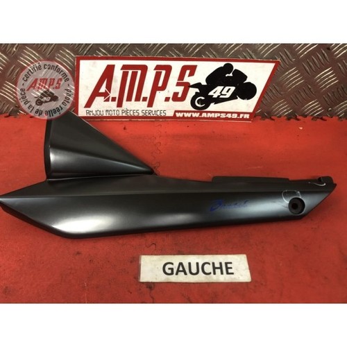 Cache plastique sous - , selle