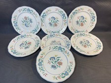 Lot 7 petites assiettes à