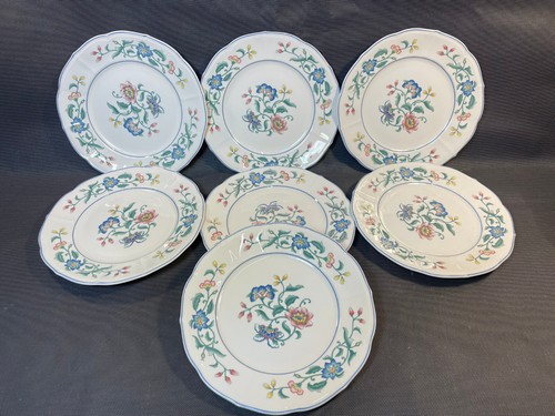 Lot petites assiettes à - 7,