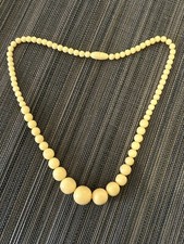 collier de perles en galalithe vintage