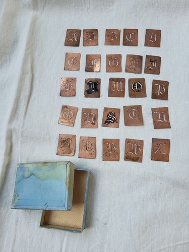 Mercerie ancienne lot pochoirs - lot,