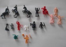 LA ROCHE AUX FEES FIGURINES DU CIRQUE