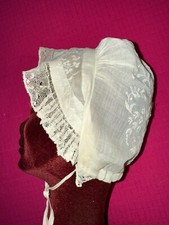Ancienne coiffe folklorique en linon brodé
