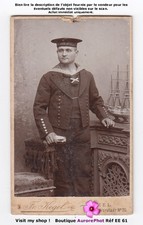 MILITAIRE MARIN POSANT À CÔTÉ D'UNE MAQUETTE DE BATEAU, CDV à KIEL -EE61