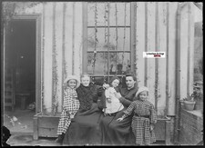 Femmes enfants, Plaque verre