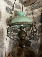 Suspension Ancienne En Bronze Et Laiton Avec Opaline De Couleur Verte.