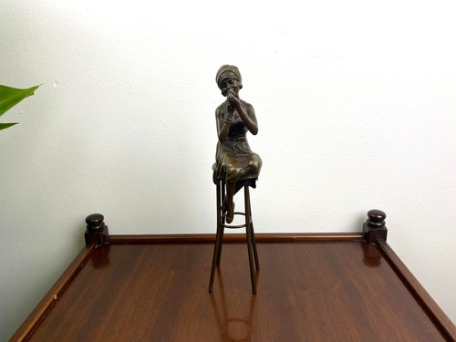Bronze figure female - bronze, on