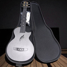 Ukulélé de Concert Cascha HH‑2258  droitier - Fibre de Carbone – Noir - 4 cordes