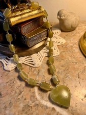 Collier perles pierre