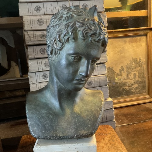 Buste grec une - d'une, statue