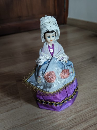 Poupée folklorique régionale