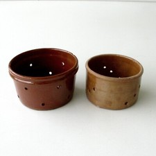 2 très Anciennes faisselles