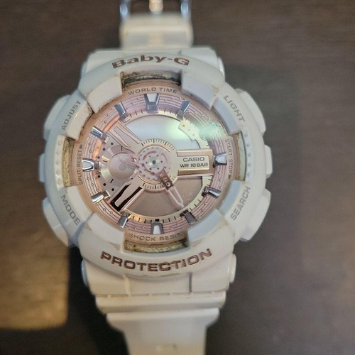 Montre numérique blanche