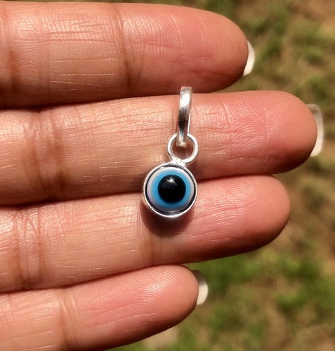 Pendentif protection contre - de,