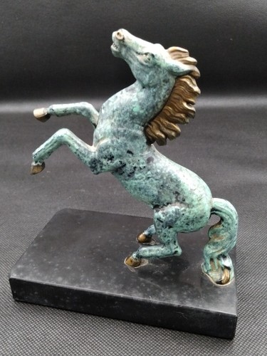 Serre livre cheval cabre - serre,