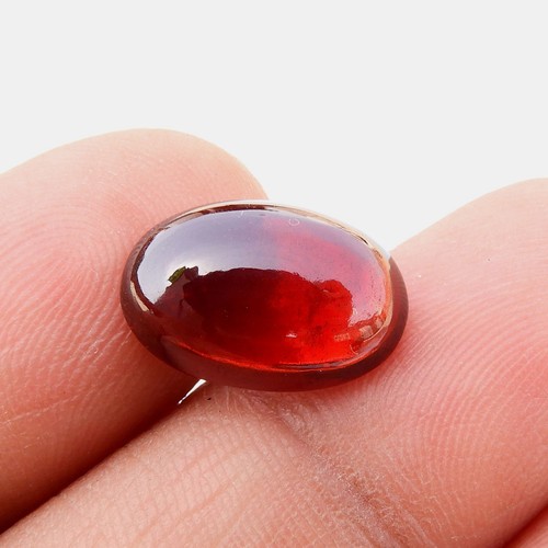 Cabochon grenat rouge naturel