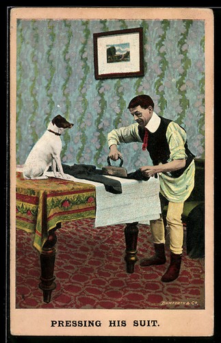 Carte postale homme repasse