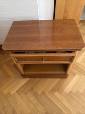 Table de chevet en bois avec