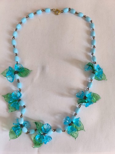 Très joli collier verre - joli,