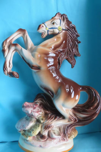 Statue cheval cabré - , pied