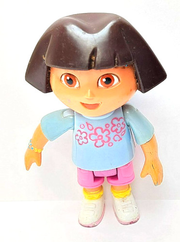 Jouet figurine dora