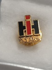 pin's boutonniere IH