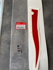 Sticker capot de selle  HONDA VTR1000 2000-2006 77234-MCF-D30ZA Neuf