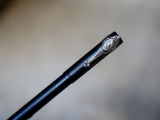 ANCIEN STYLO PLUME WATERMAN 54 EN EBONITE NOIRE - AGRAFE VISAGE ORNE DE LAURIERS