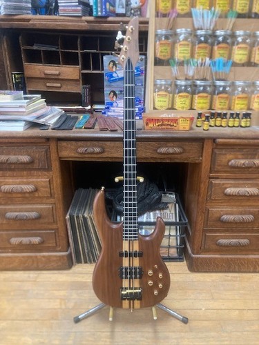Carvin neck thru bass 4 - carvin,