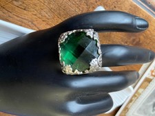TRES JOLIE BAGUE VINTAGE ARGENTEE  CLIO BLUE GROS CRISTAL VERT/T 56