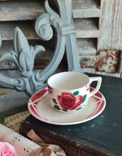 Ancienne tasse sous - tasse,
