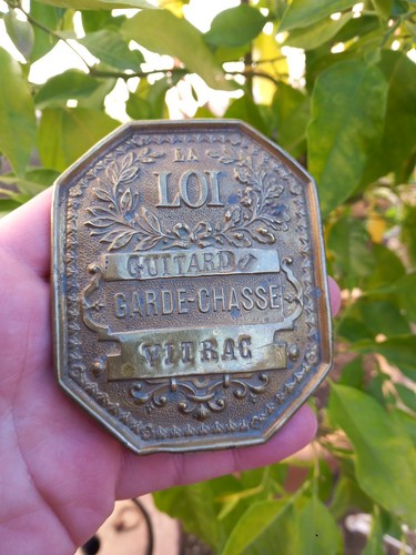 Plaque garde chasse - garde, vitrac