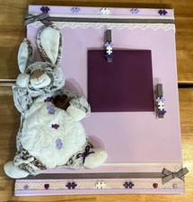 tableau déco mauve chambre bébé thème lapin puzzle deux pinces en bois