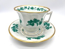 Grande tasse ancienne avec soucoupe – Porcelaine blanche – Décor de vigne verte